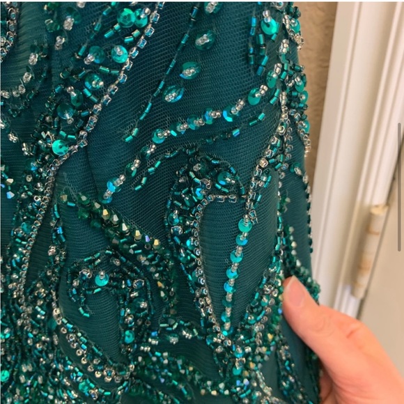 Gorgeous Emerald Green Dress 6/8 - Picture 7 of 13